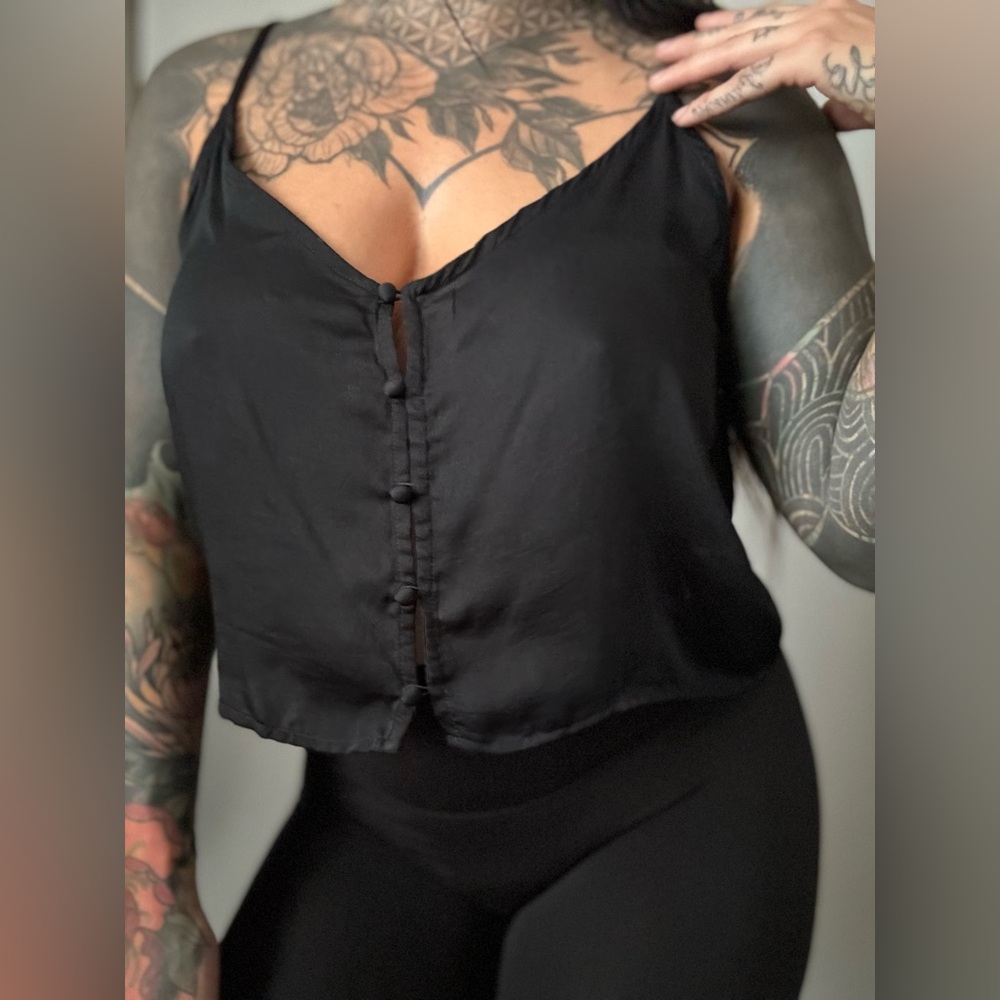 Black spaghetti strap button crop